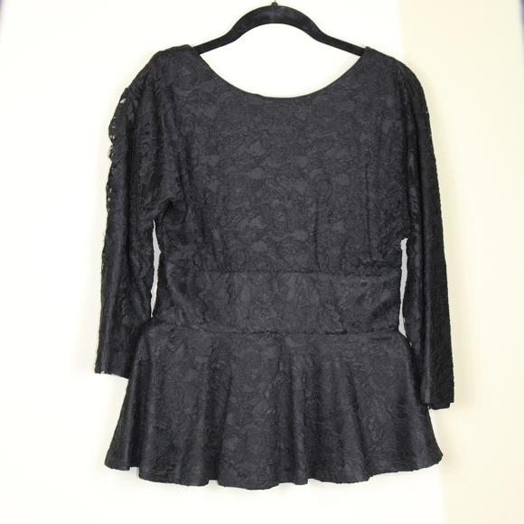 Vicky Tiel Tops - Vicky  Tiel lace blouse.